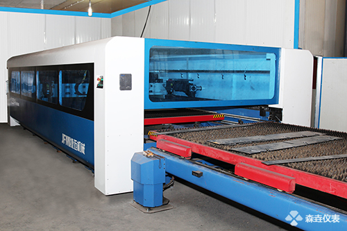 激光切割機.jpg 激光切割機.jpg