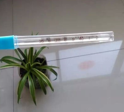 你知道體溫計(jì)與實(shí)驗(yàn)室用溫度計(jì)的不同點(diǎn)嗎？