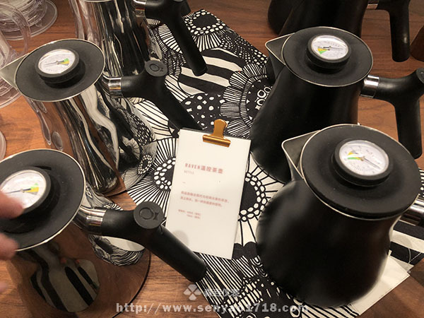 保溫壺蓋上的溫度計測溫是什么原理