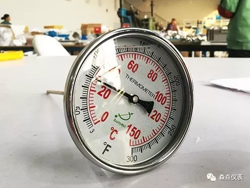 充甘油和充硅油雙金屬溫度計(jì)的區(qū)別